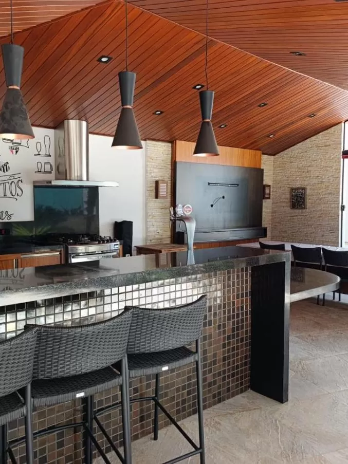 Casa à Venda e Locação com 3 suítes, sala de TV, escritório, academia e gourmet com piscina, 498m² no Condomínio Village Saint Claire em Sorocaba/SP