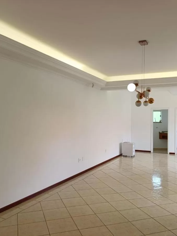 Casa à Venda e Locação com 3 suítes, sala de TV, escritório, academia e gourmet com piscina, 498m² no Condomínio Village Saint Claire em Sorocaba/SP