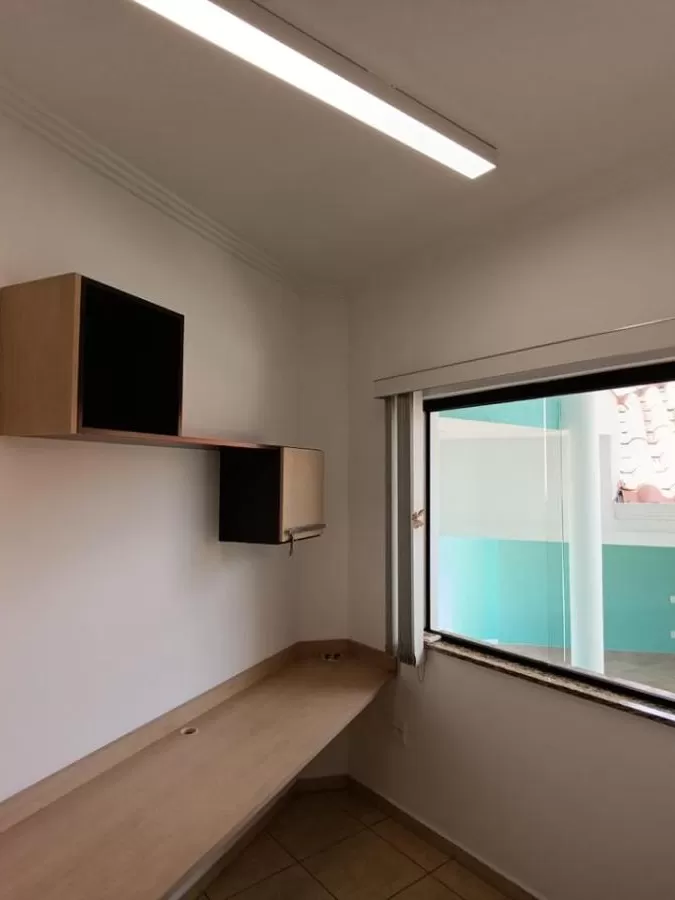 Casa à Venda e Locação com 3 suítes, sala de TV, escritório, academia e gourmet com piscina, 498m² no Condomínio Village Saint Claire em Sorocaba/SP