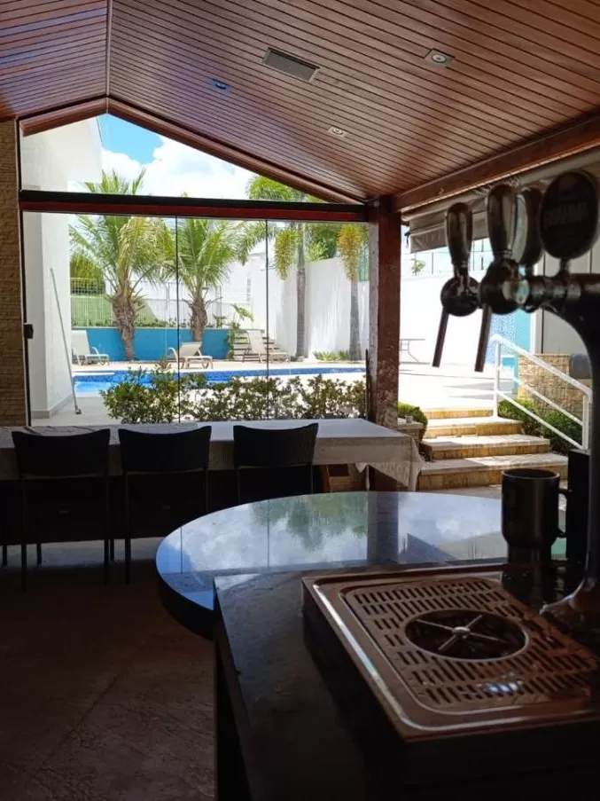 Casa à Venda e Locação com 3 suítes, sala de TV, escritório, academia e gourmet com piscina, 498m² no Condomínio Village Saint Claire em Sorocaba/SP