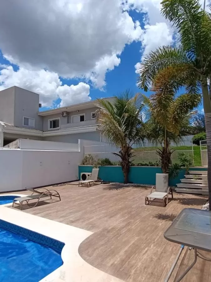 Casa à Venda e Locação com 3 suítes, sala de TV, escritório, academia e gourmet com piscina, 498m² no Condomínio Village Saint Claire em Sorocaba/SP