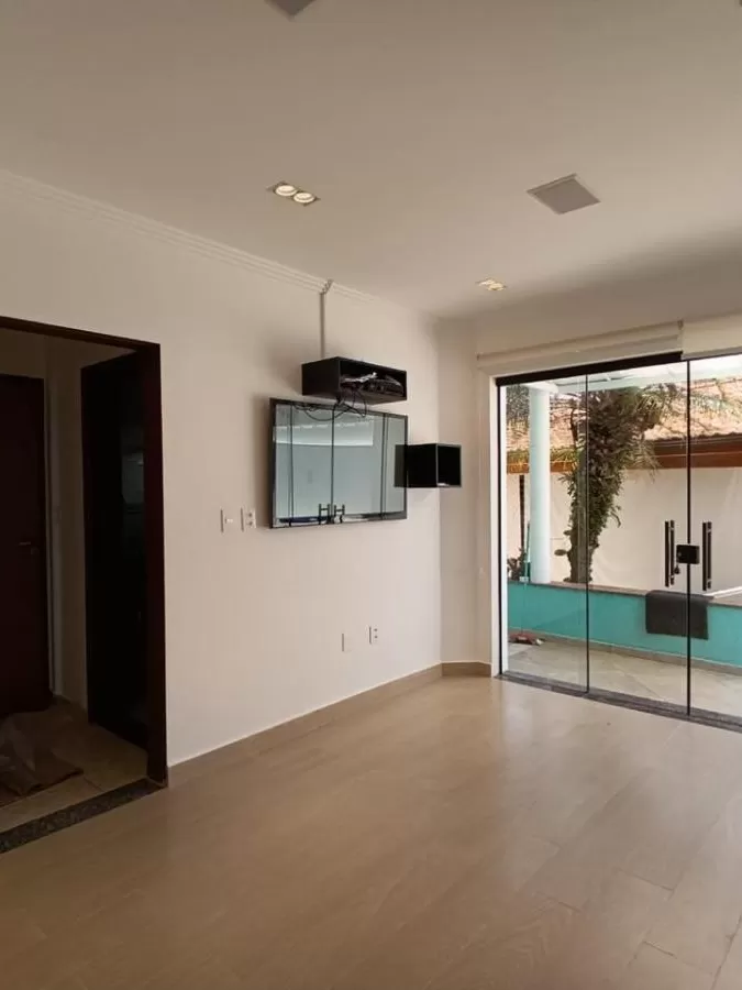 Casa à Venda e Locação com 3 suítes, sala de TV, escritório, academia e gourmet com piscina, 498m² no Condomínio Village Saint Claire em Sorocaba/SP