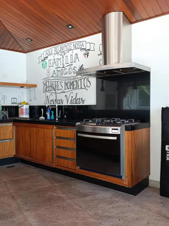 Casa à Venda e Locação com 3 suítes, sala de TV, escritório, academia e gourmet com piscina, 498m² no Condomínio Village Saint Claire em Sorocaba/SP