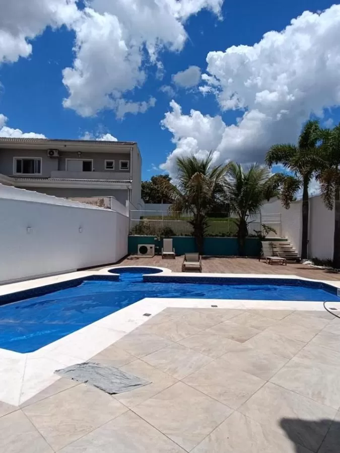 Casa à Venda e Locação com 3 suítes, sala de TV, escritório, academia e gourmet com piscina, 498m² no Condomínio Village Saint Claire em Sorocaba/SP