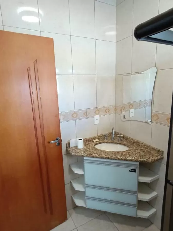 Casa à Venda e Locação com 3 suítes, sala de TV, escritório, academia e gourmet com piscina, 498m² no Condomínio Village Saint Claire em Sorocaba/SP