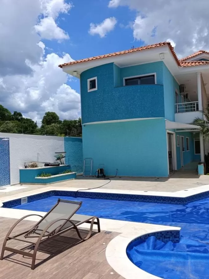 Casa à Venda e Locação com 3 suítes, sala de TV, escritório, academia e gourmet com piscina, 498m² no Condomínio Village Saint Claire em Sorocaba/SP