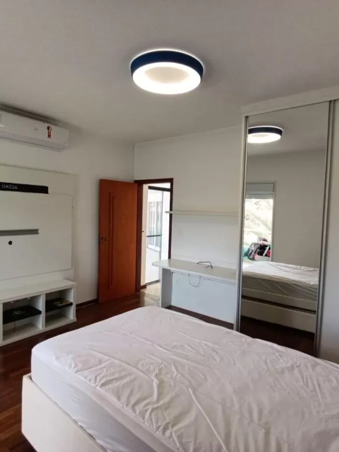 Casa à Venda e Locação com 3 suítes, sala de TV, escritório, academia e gourmet com piscina, 498m² no Condomínio Village Saint Claire em Sorocaba/SP