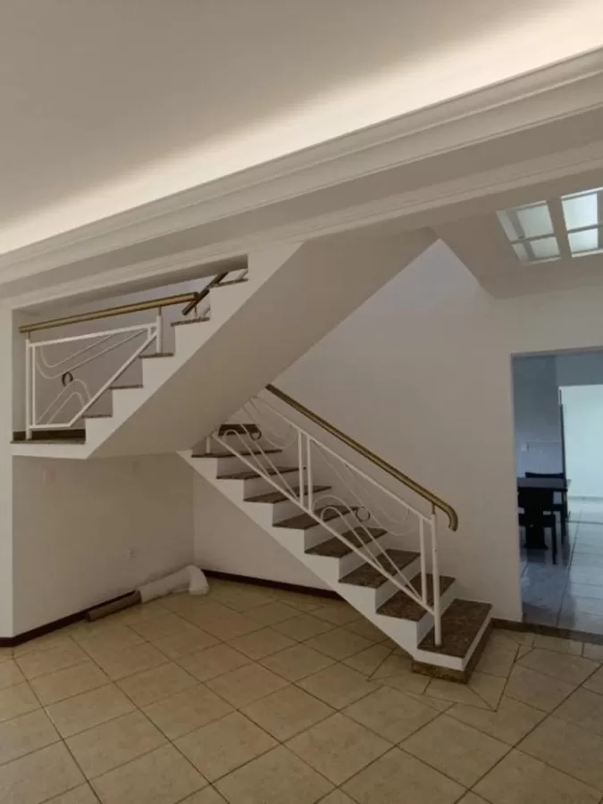 Casa à Venda e Locação com 3 suítes, sala de TV, escritório, academia e gourmet com piscina, 498m² no Condomínio Village Saint Claire em Sorocaba/SP