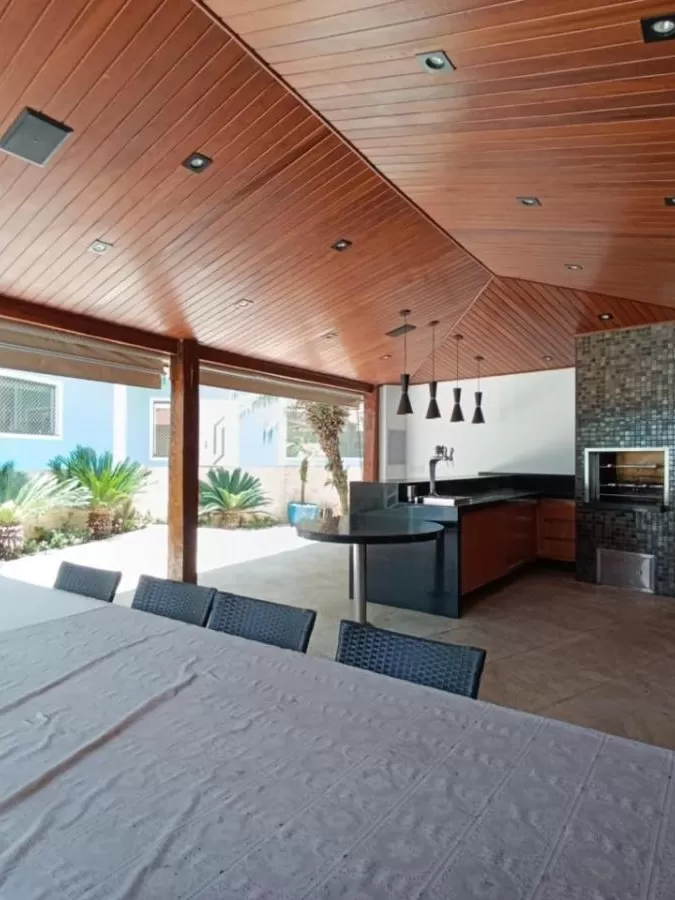 Casa à Venda e Locação com 3 suítes, sala de TV, escritório, academia e gourmet com piscina, 498m² no Condomínio Village Saint Claire em Sorocaba/SP