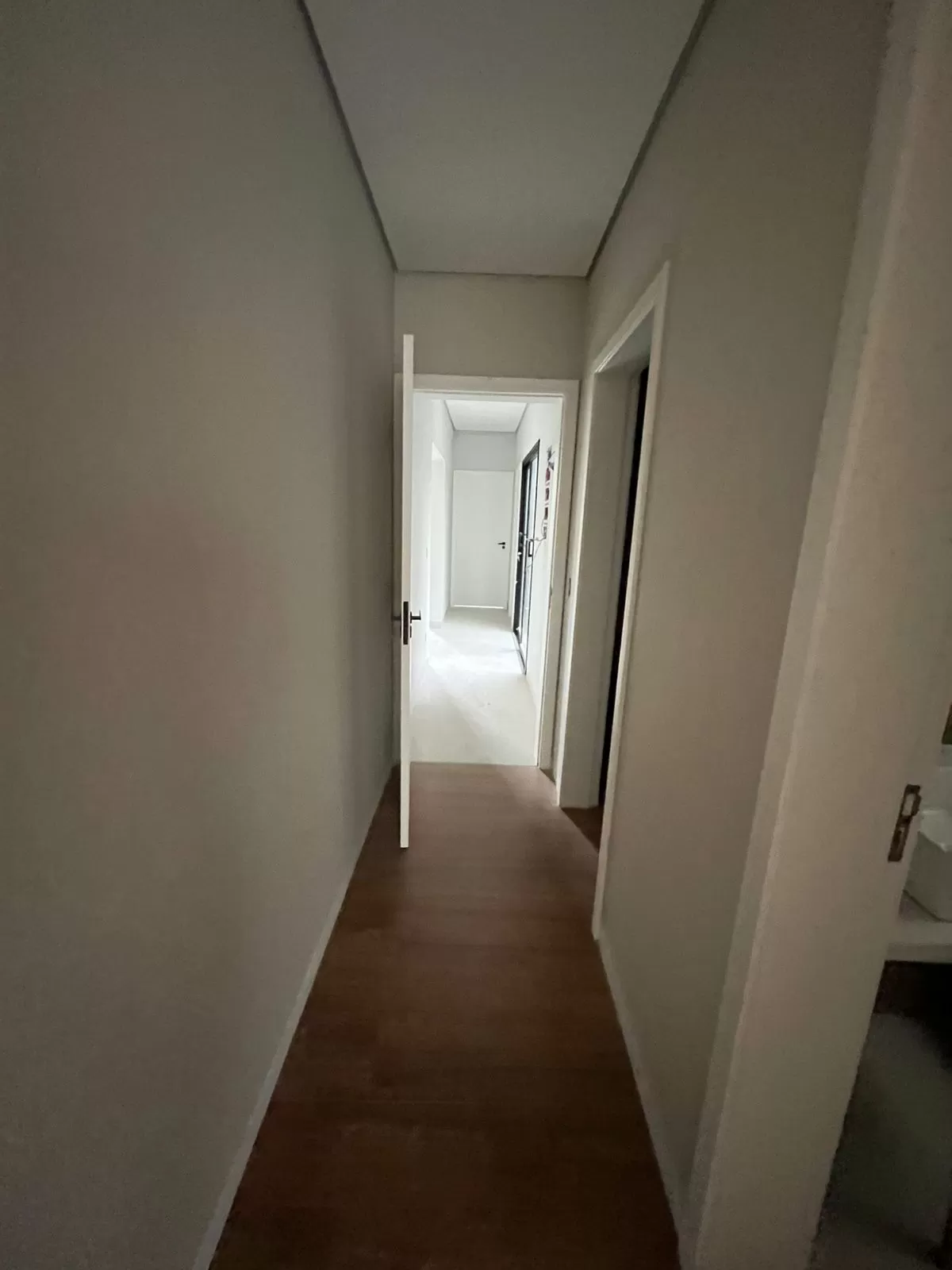 Casa Térrea à Venda com 2 dormitórios e quintal nos fundos, 117m² no Condomínio Vale Azul em Votorantim/SP