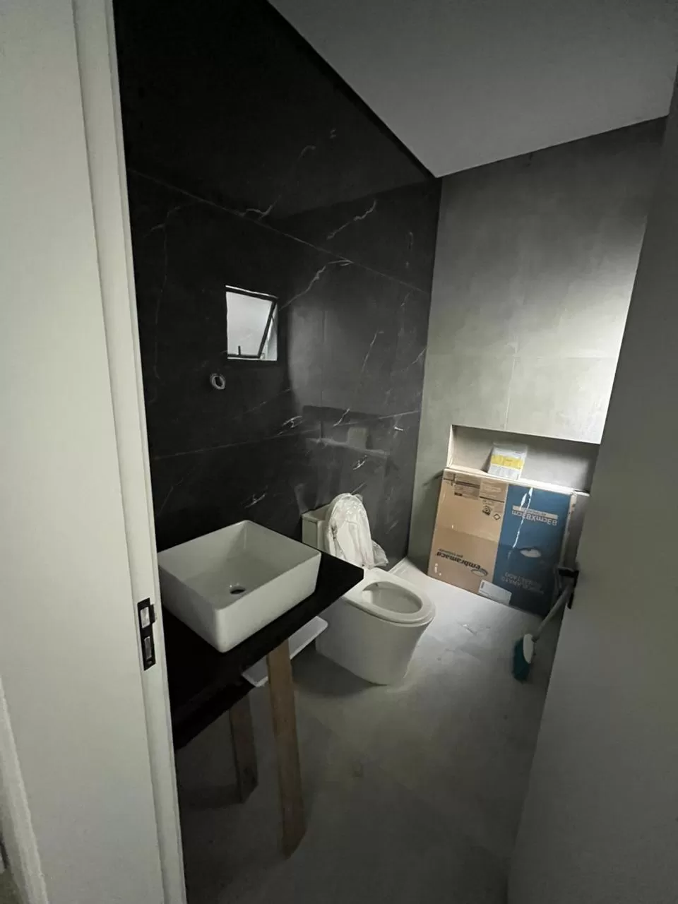 Casa Térrea à Venda com 2 dormitórios e quintal nos fundos, 117m² no Condomínio Vale Azul em Votorantim/SP