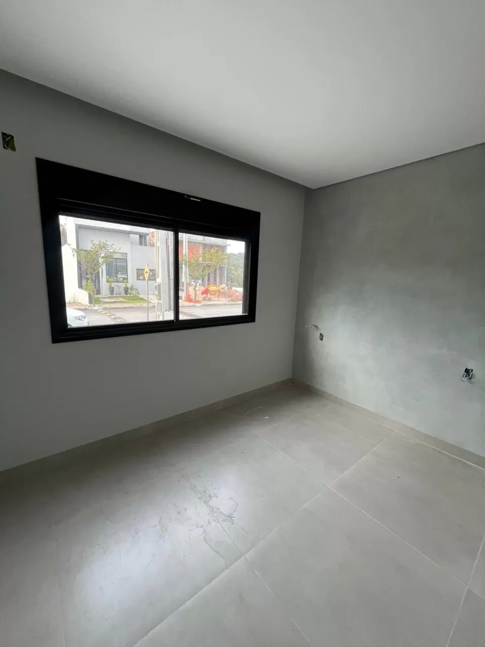 Casa Térrea à Venda com 2 dormitórios e quintal nos fundos, 117m² no Condomínio Vale Azul em Votorantim/SP