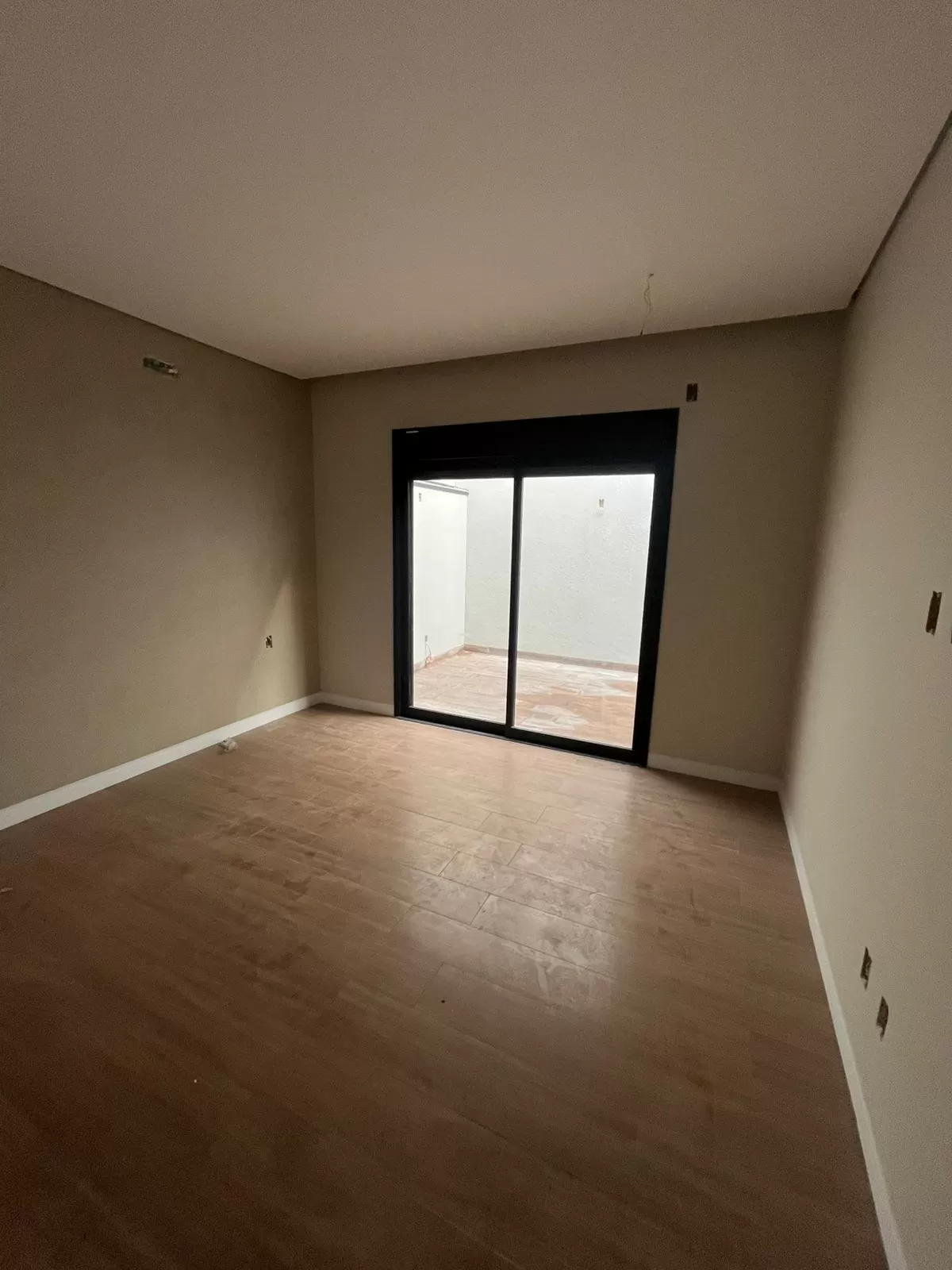 Casa Térrea à Venda com 2 dormitórios e quintal nos fundos, 117m² no Condomínio Vale Azul em Votorantim/SP