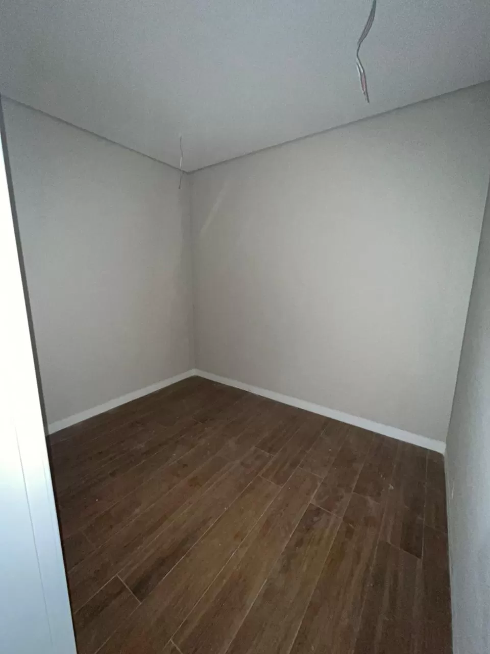 Casa Térrea à Venda com 2 dormitórios e quintal nos fundos, 117m² no Condomínio Vale Azul em Votorantim/SP