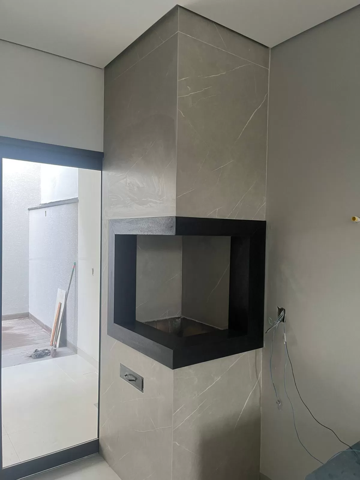 Casa Térrea à Venda com 2 dormitórios e quintal nos fundos, 117m² no Condomínio Vale Azul em Votorantim/SP