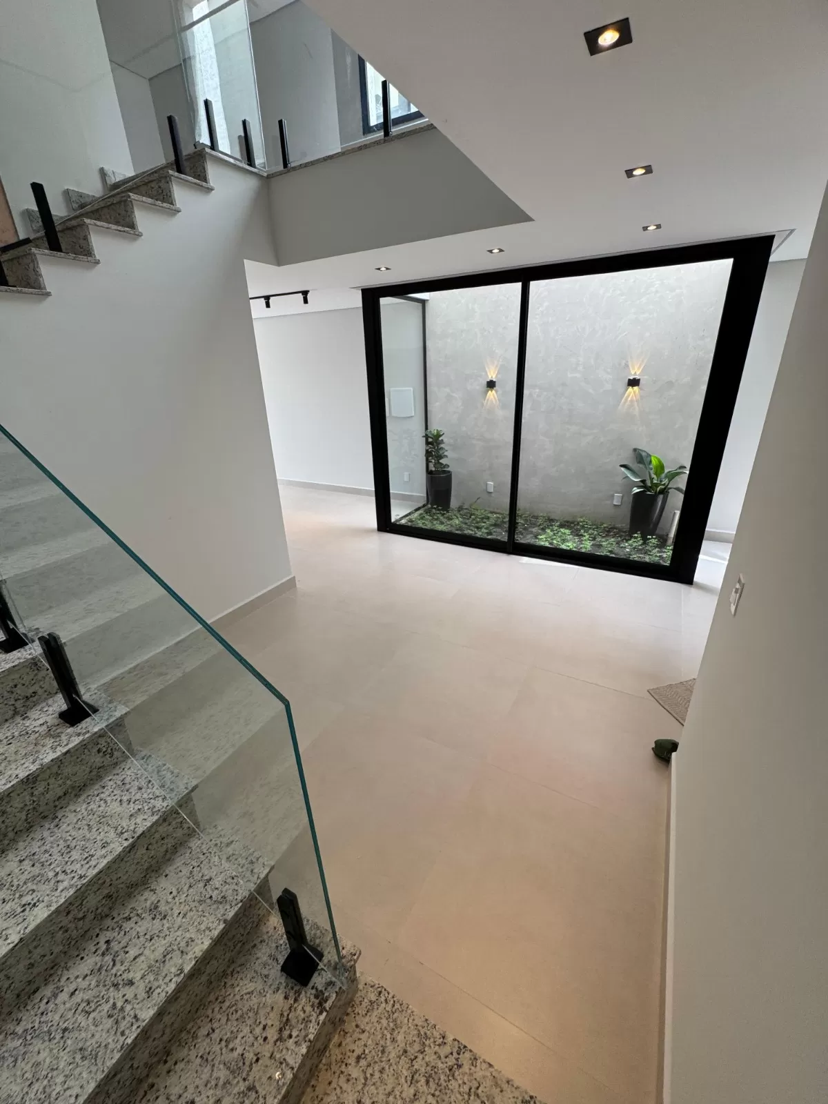 Sobrado à Venda com 3 suítes sendo 1 master, escritório e área gourmet com piscina, 208m² no Condomínio Reserva Ipanema em Sorocaba/SP