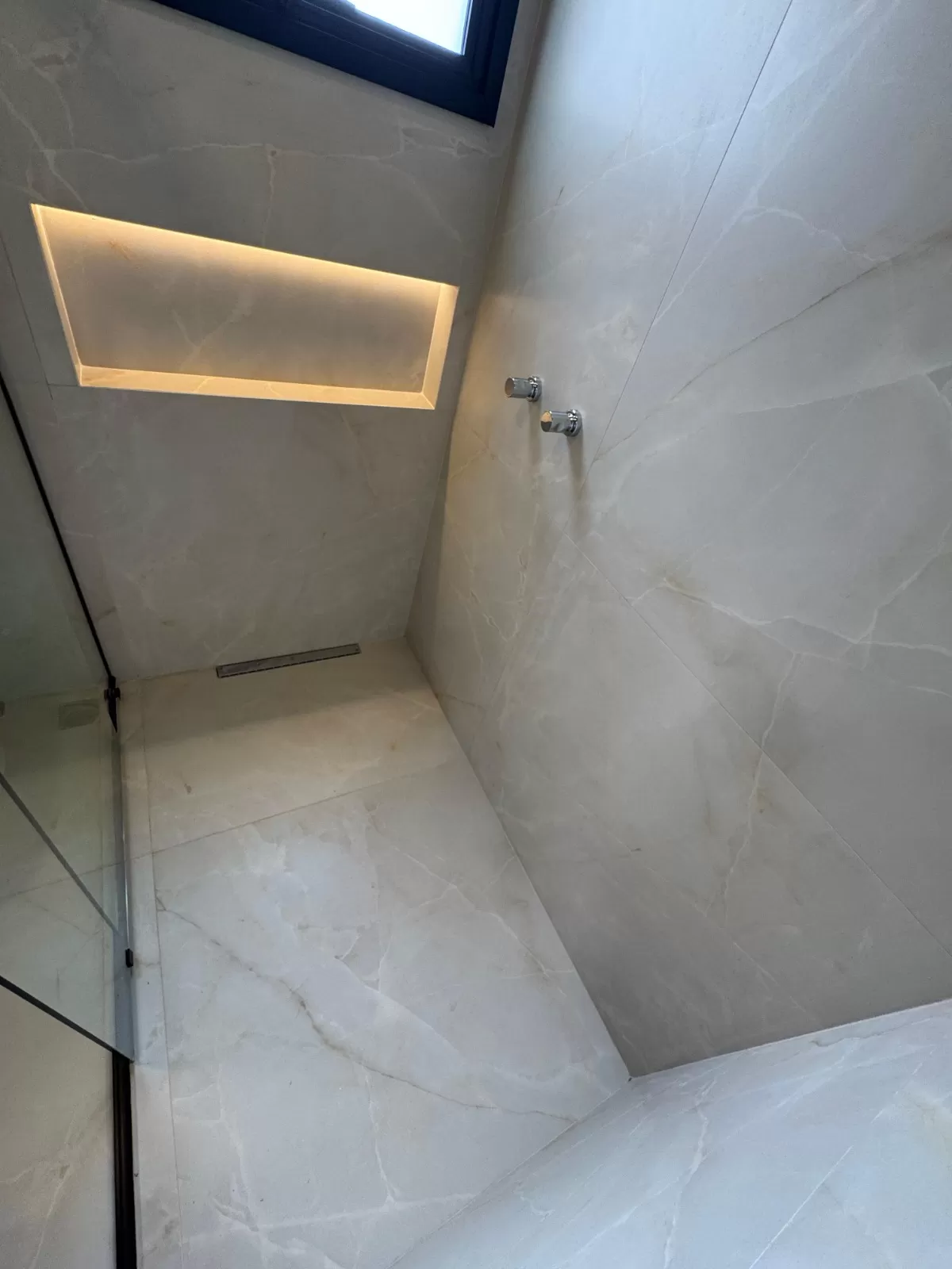 Sobrado à Venda com 3 suítes sendo 1 master, escritório e área gourmet com piscina, 208m² no Condomínio Reserva Ipanema em Sorocaba/SP