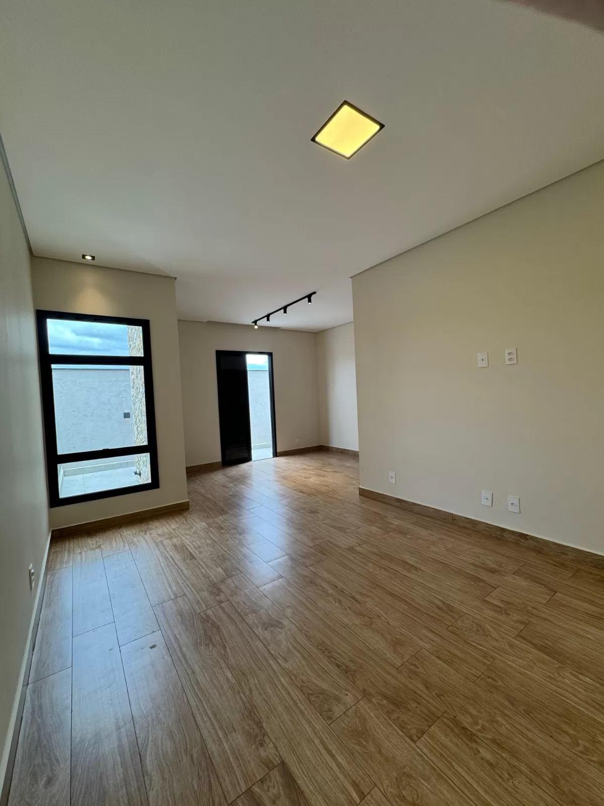 Sobrado à Venda com 3 suítes sendo 1 master, escritório e área gourmet com piscina, 208m² no Condomínio Reserva Ipanema em Sorocaba/SP