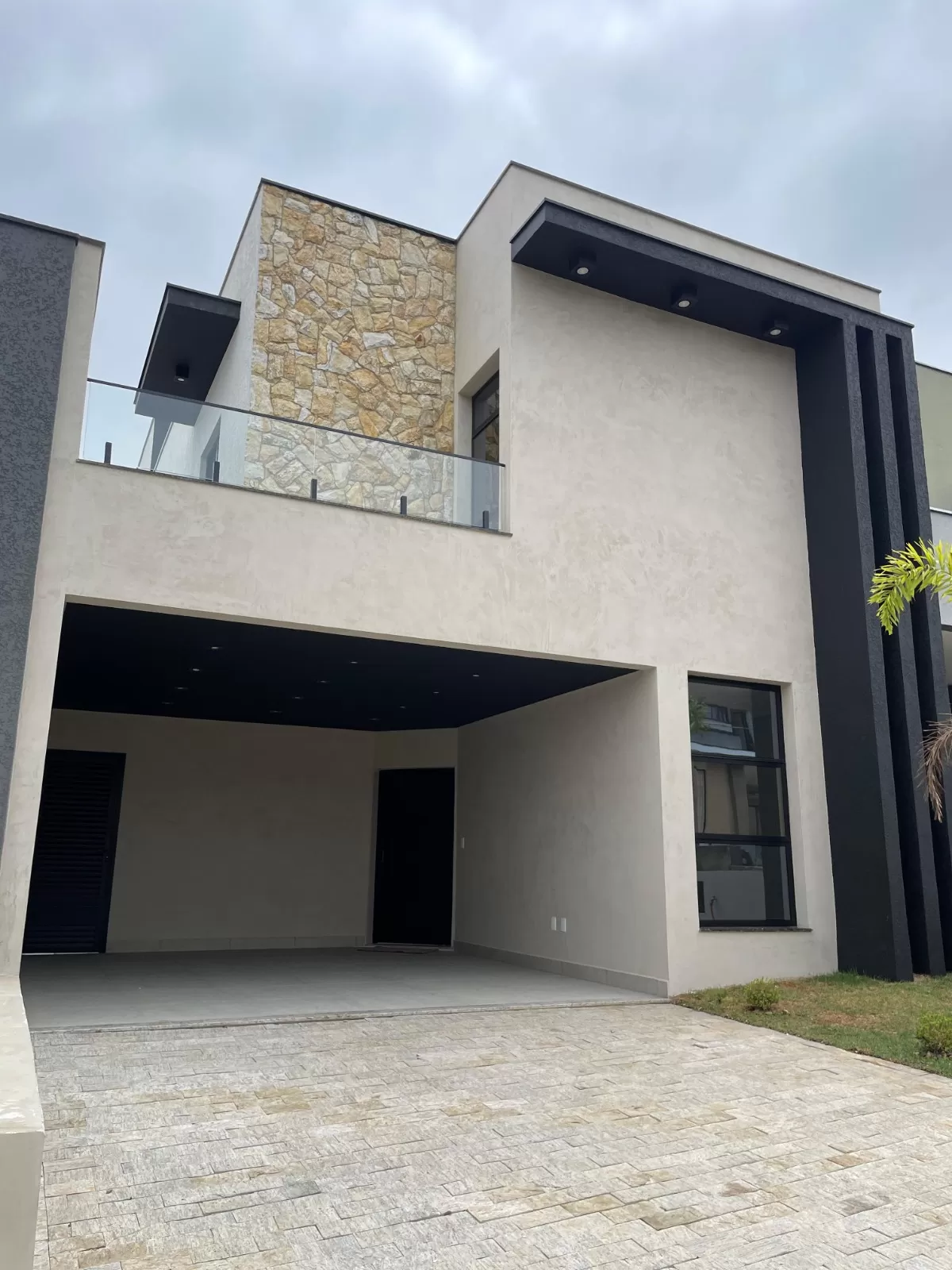 Sobrado à Venda com 3 suítes sendo 1 master, escritório e área gourmet com piscina, 208m² no Condomínio Reserva Ipanema em Sorocaba/SP