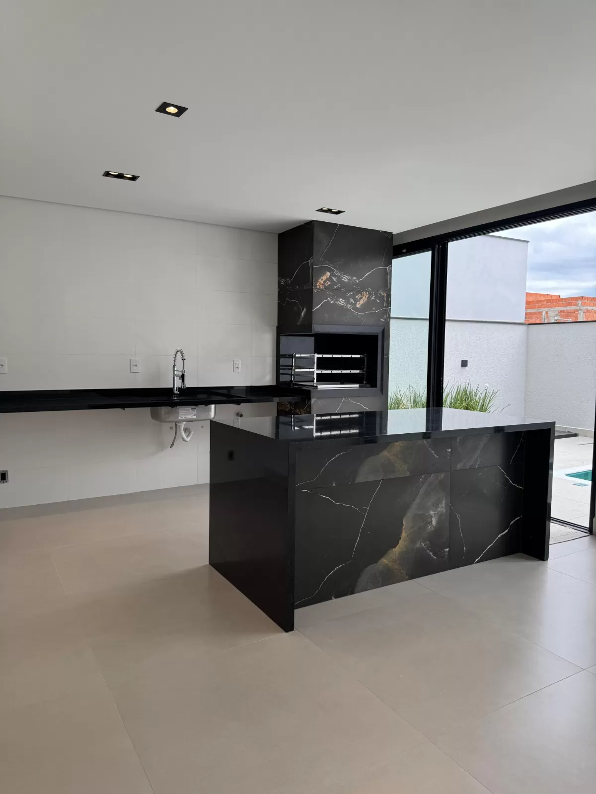 Sobrado à Venda com 3 suítes sendo 1 master, escritório e área gourmet com piscina, 208m² no Condomínio Reserva Ipanema em Sorocaba/SP