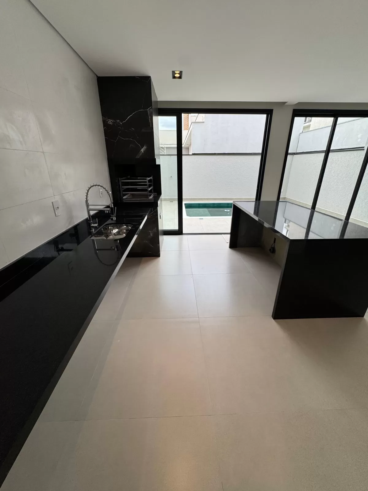 Sobrado à Venda com 3 suítes sendo 1 master, escritório e área gourmet com piscina, 208m² no Condomínio Reserva Ipanema em Sorocaba/SP