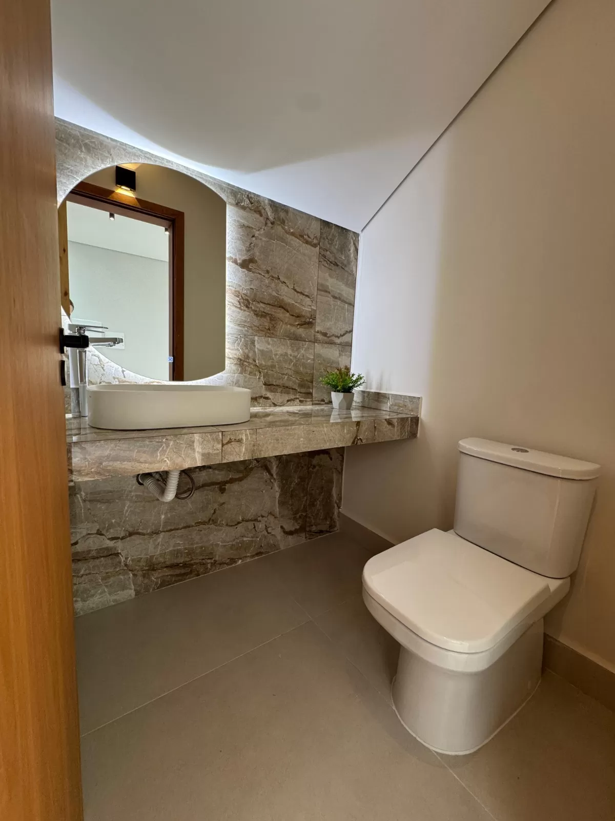 Sobrado à Venda com 3 suítes sendo 1 master, escritório e área gourmet com piscina, 208m² no Condomínio Reserva Ipanema em Sorocaba/SP