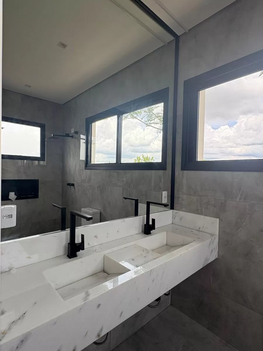 Sobrado à Venda com 4 suítes, escritório e piscina, 306m² no Condomínio Cyrela Landscape em Votorantim/SP