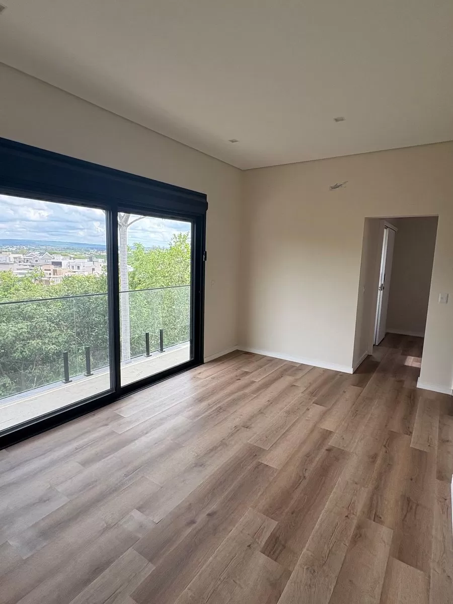 Sobrado à Venda com 4 suítes, escritório e piscina, 306m² no Condomínio Cyrela Landscape em Votorantim/SP