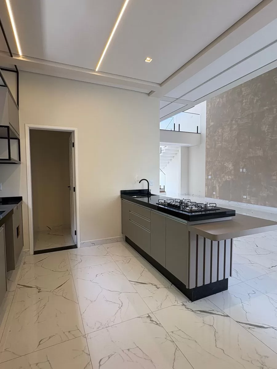 Sobrado à Venda com 4 suítes, escritório e piscina, 306m² no Condomínio Cyrela Landscape em Votorantim/SP