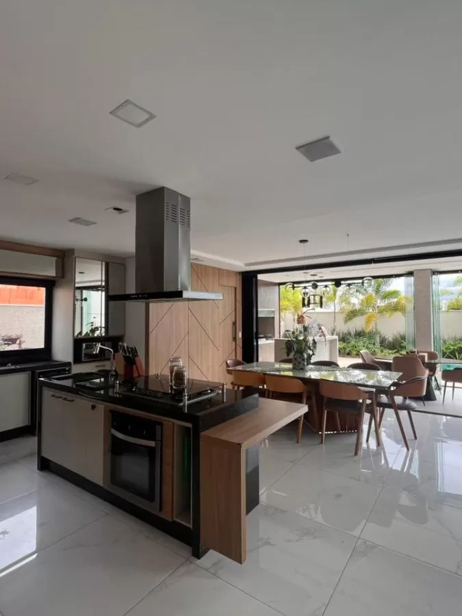 Sobrado à Venda Mobiliado com 3 suítes sendo 1 suíte master e piscina aquecida, 290m² no Condomínio Cyrela Landscape em Votorantim/SP