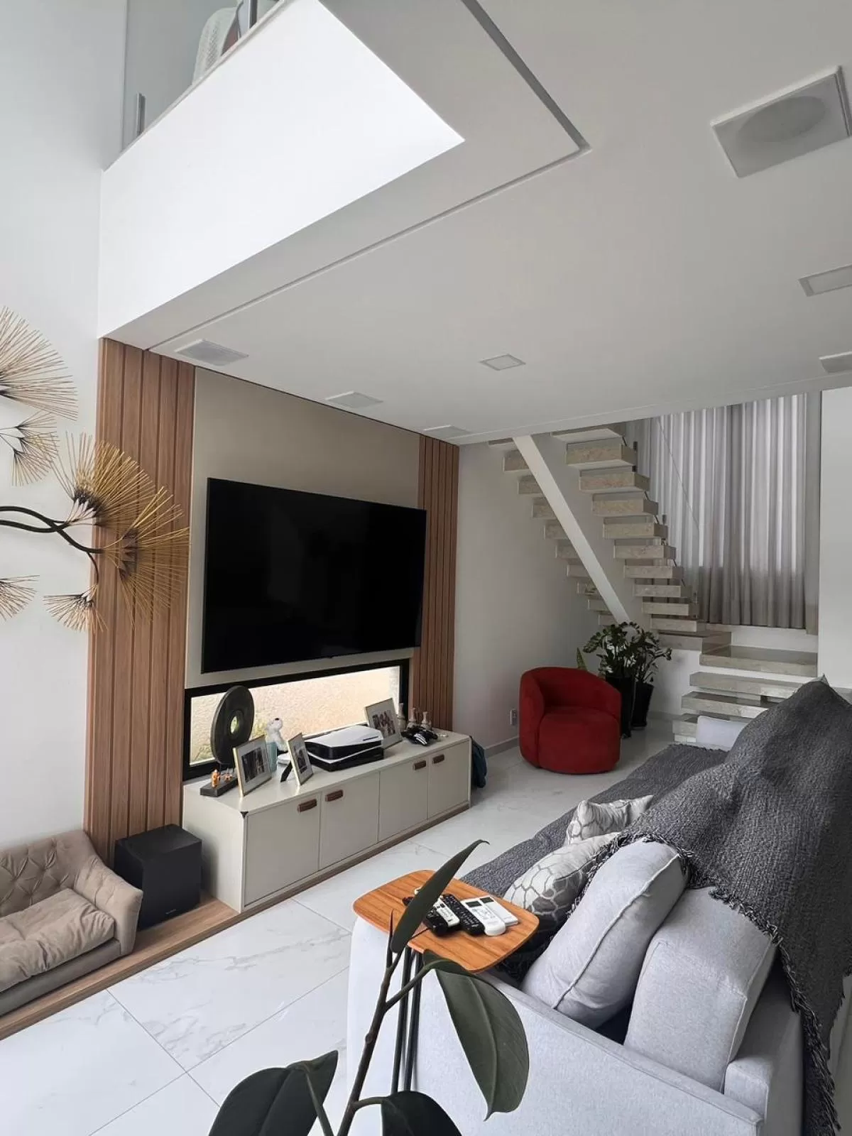 Sobrado à Venda Mobiliado com 3 suítes sendo 1 suíte master e piscina aquecida, 290m² no Condomínio Cyrela Landscape em Votorantim/SP