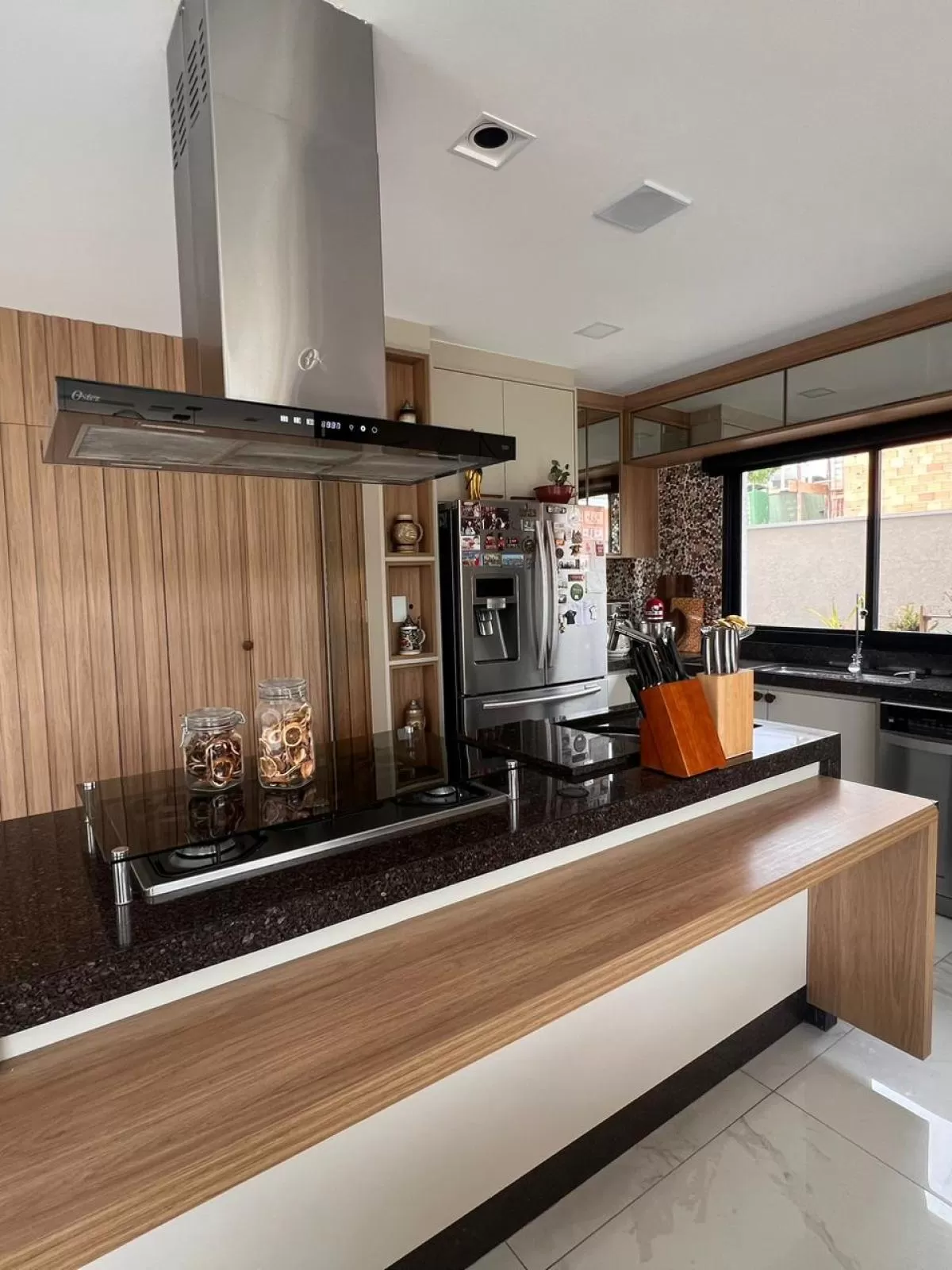 Sobrado à Venda Mobiliado com 3 suítes sendo 1 suíte master e piscina aquecida, 290m² no Condomínio Cyrela Landscape em Votorantim/SP