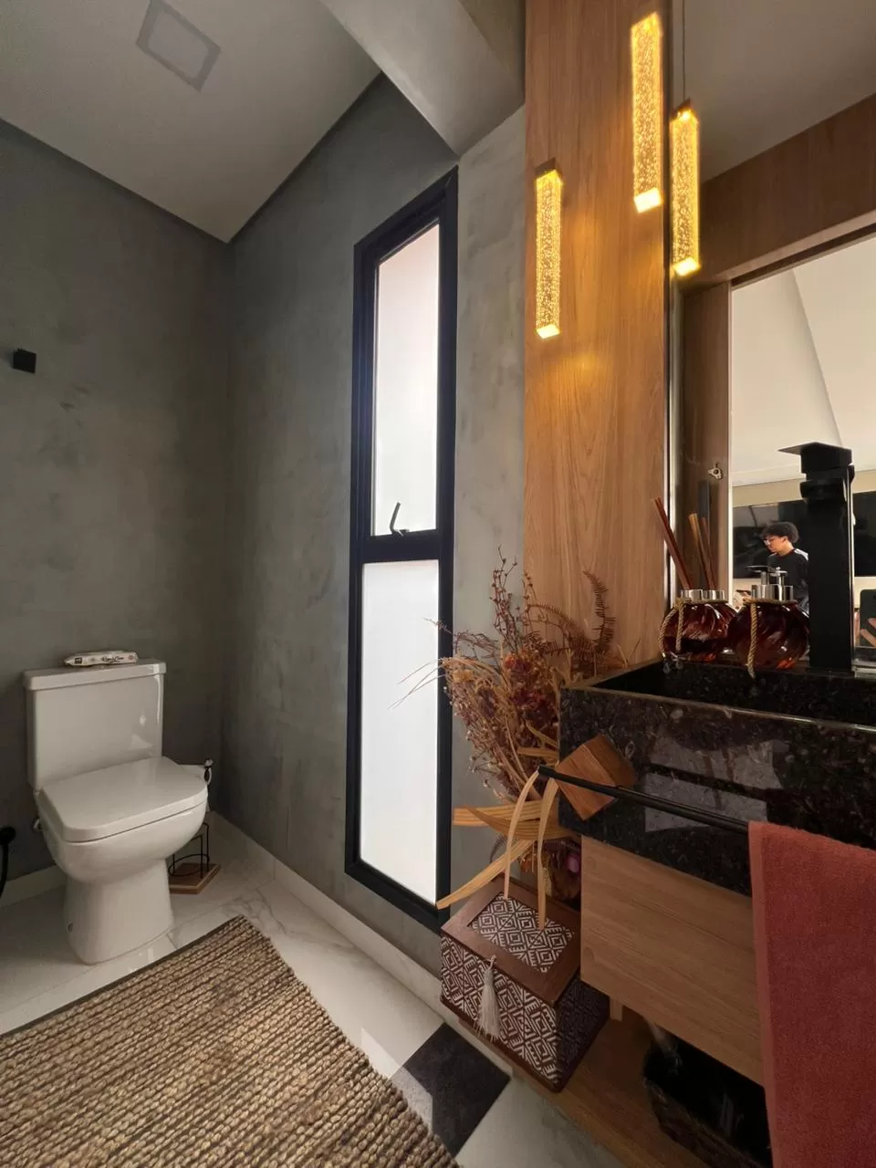 Sobrado à Venda Mobiliado com 3 suítes sendo 1 suíte master e piscina aquecida, 290m² no Condomínio Cyrela Landscape em Votorantim/SP