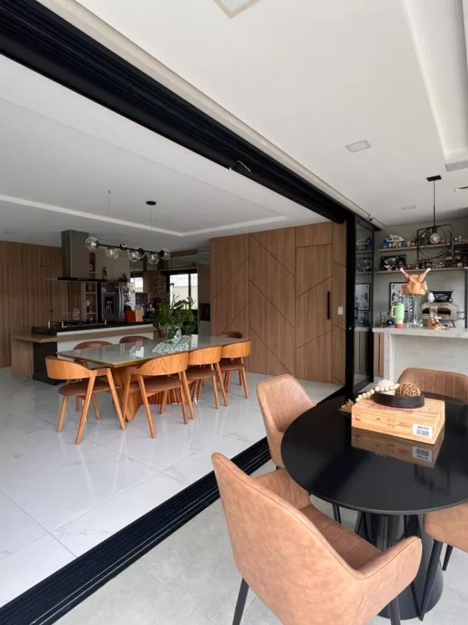 Sobrado à Venda Mobiliado com 3 suítes sendo 1 suíte master e piscina aquecida, 290m² no Condomínio Cyrela Landscape em Votorantim/SP