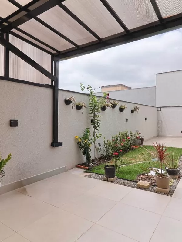 Casa Térrea à Venda com 3 dormitórios sendo 1 suíte e quintal amplo com jardim, 132m² no Condomínio Villagio Wanel em Sorocaba/SP