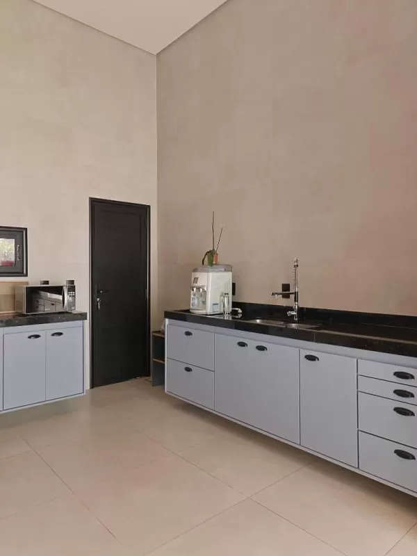 Casa Térrea à Venda com 3 dormitórios sendo 1 suíte e quintal amplo com jardim, 132m² no Condomínio Villagio Wanel em Sorocaba/SP