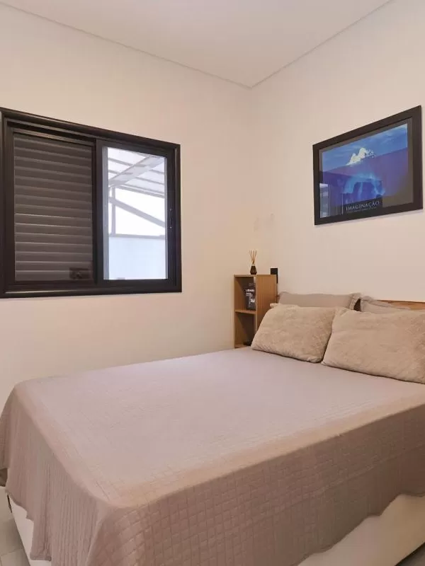 Casa Térrea à Venda com 3 dormitórios sendo 1 suíte e quintal amplo com jardim, 132m² no Condomínio Villagio Wanel em Sorocaba/SP