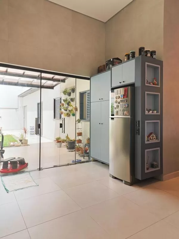 Casa Térrea à Venda com 3 dormitórios sendo 1 suíte e quintal amplo com jardim, 132m² no Condomínio Villagio Wanel em Sorocaba/SP