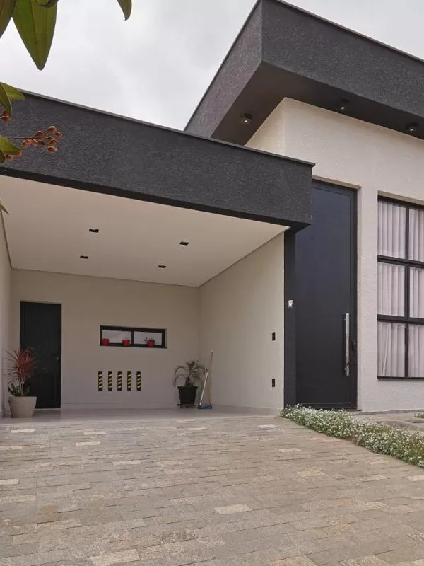 Casa Térrea à Venda com 3 dormitórios sendo 1 suíte e quintal amplo com jardim, 132m² no Condomínio Villagio Wanel em Sorocaba/SP