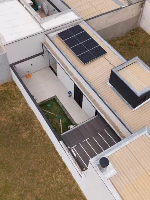 Casa Térrea à Venda com 3 dormitórios sendo 1 suíte e quintal amplo com jardim, 132m² no Condomínio Villagio Wanel em Sorocaba/SP