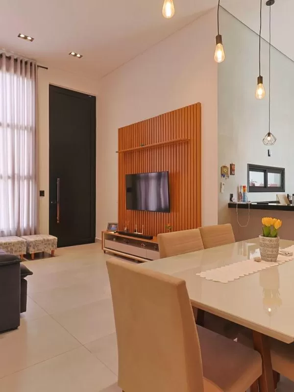 Casa Térrea à Venda com 3 dormitórios sendo 1 suíte e quintal amplo com jardim, 132m² no Condomínio Villagio Wanel em Sorocaba/SP