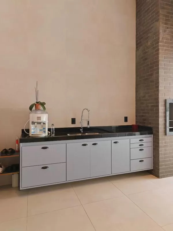 Casa Térrea à Venda com 3 dormitórios sendo 1 suíte e quintal amplo com jardim, 132m² no Condomínio Villagio Wanel em Sorocaba/SP