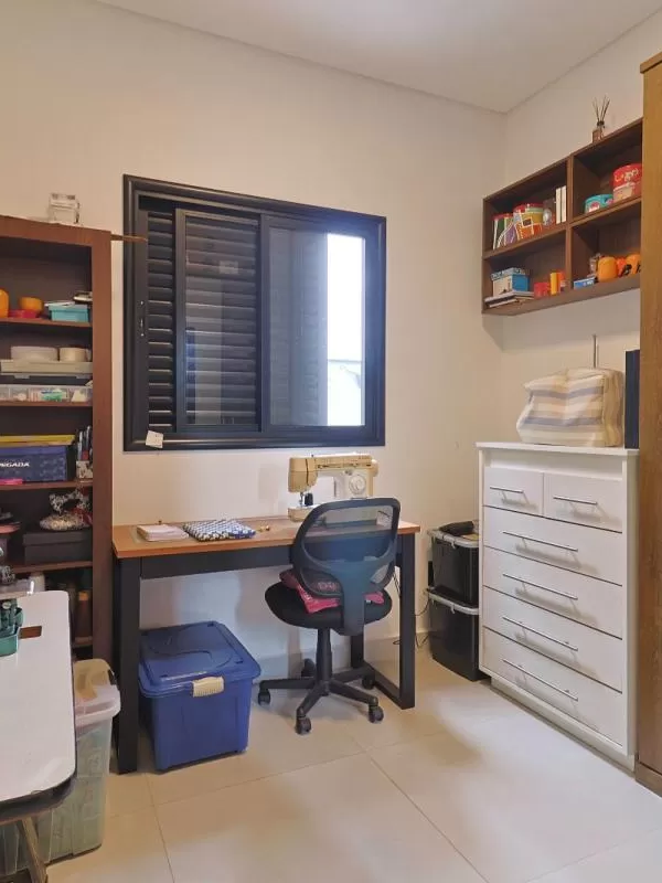 Casa Térrea à Venda com 3 dormitórios sendo 1 suíte e quintal amplo com jardim, 132m² no Condomínio Villagio Wanel em Sorocaba/SP