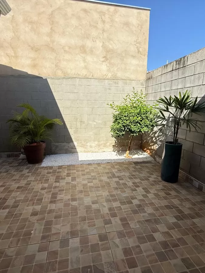 Casa à Venda Mobiliada com 3 dormitórios e localização privilegiada, 100m² no Condomínio Residencial Estoril em Sorocaba/SP