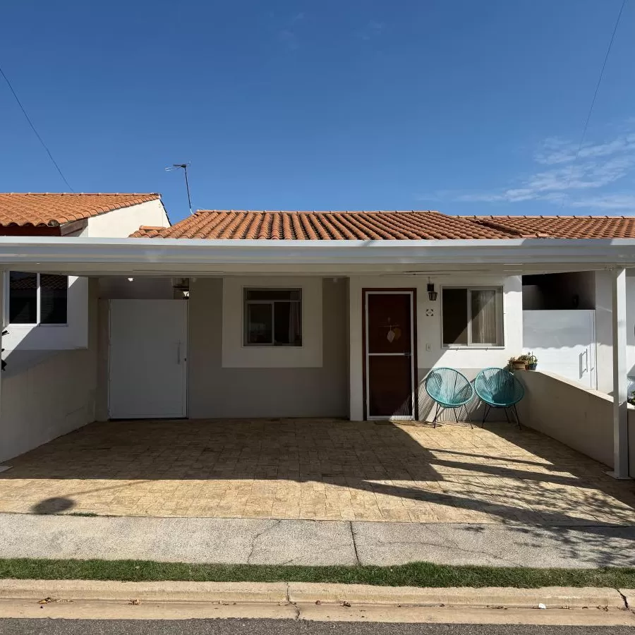 Casa à Venda Mobiliada com 3 dormitórios e localização privilegiada, 100m² no Condomínio Residencial Estoril em Sorocaba/SP