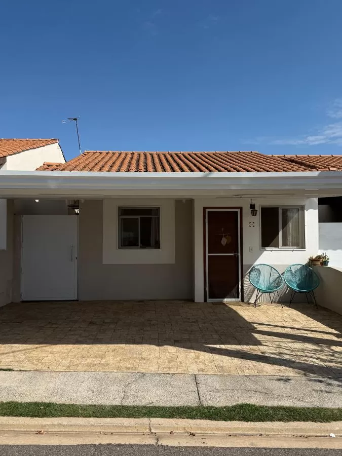 Casa à Venda Mobiliada com 3 dormitórios e localização privilegiada, 100m² no Condomínio Residencial Estoril em Sorocaba/SP