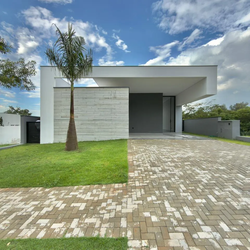 Casa à Venda com 3 suítes, piscina com vista privilegiada e basement, 360m2 no Condomínio Alphaville Nova Esplanada 4 em Votorantim/SP