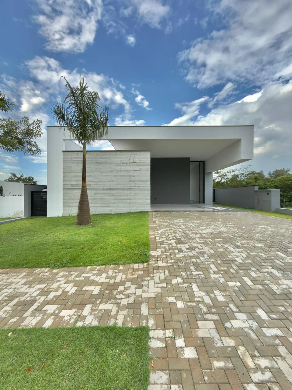 Casa à Venda com 3 suítes, piscina com vista privilegiada e basement, 360m2 no Condomínio Alphaville Nova Esplanada 4 em Votorantim/SP