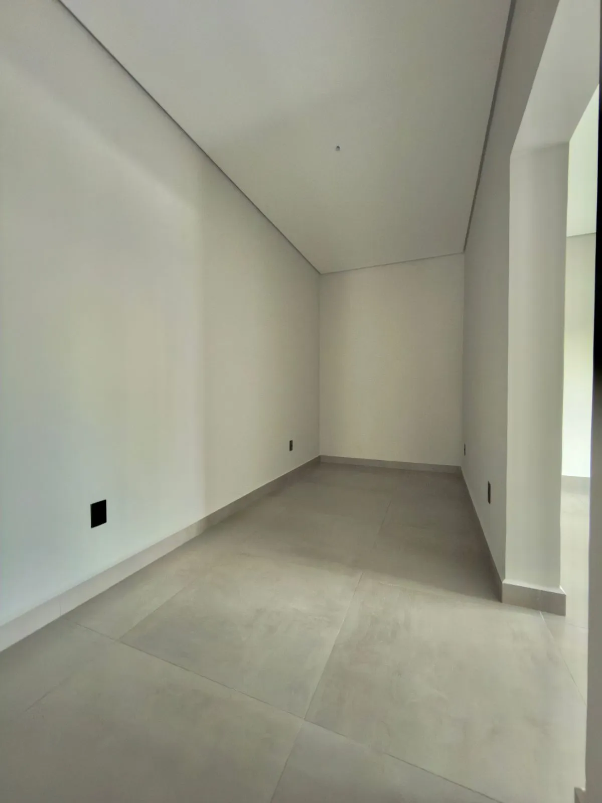 Casa à Venda com 3 suítes, piscina com vista privilegiada e basement, 360m2 no Condomínio Alphaville Nova Esplanada 4 em Votorantim/SP