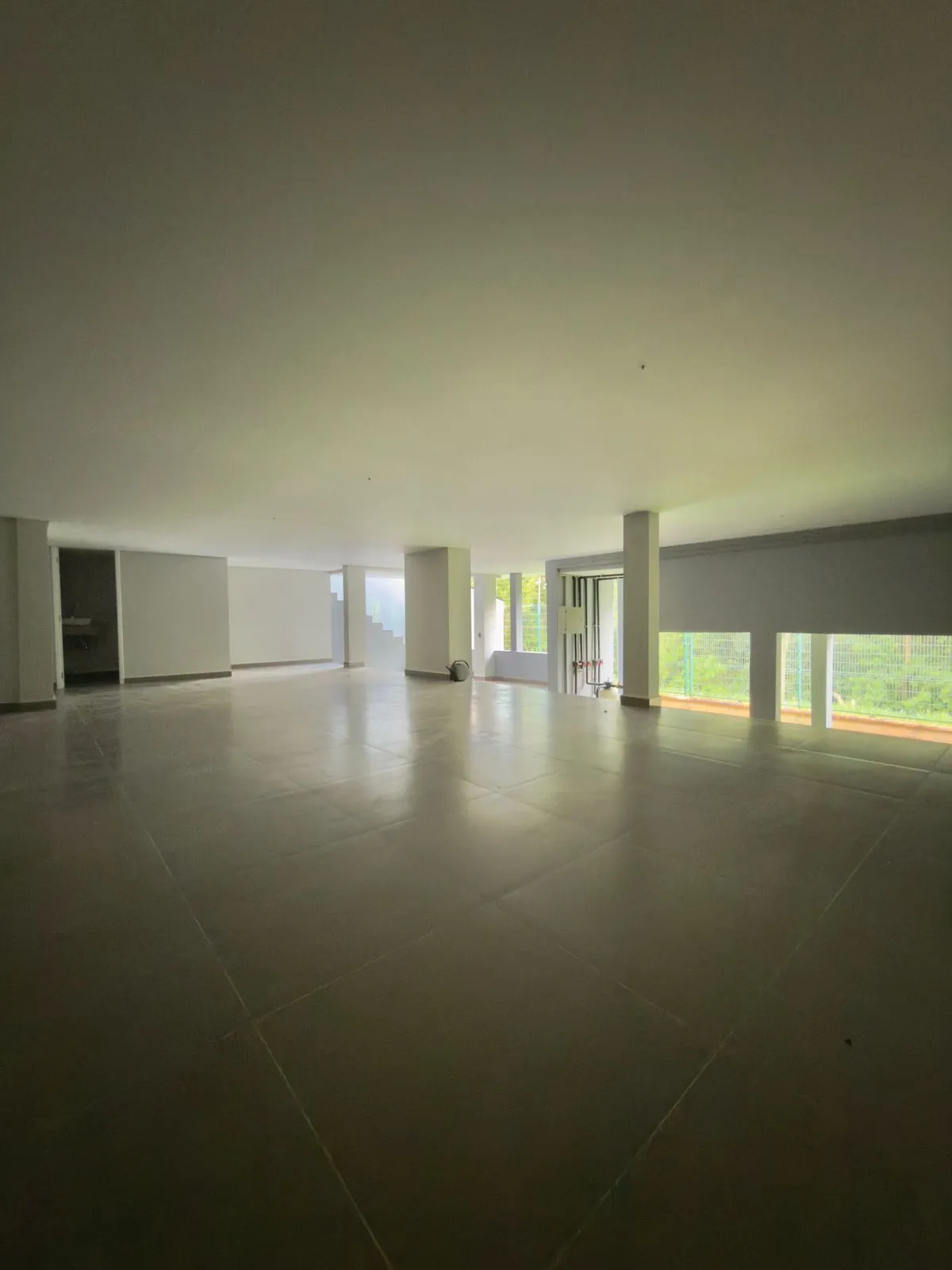 Casa à Venda com 3 suítes, piscina com vista privilegiada e basement, 360m2 no Condomínio Alphaville Nova Esplanada 4 em Votorantim/SP
